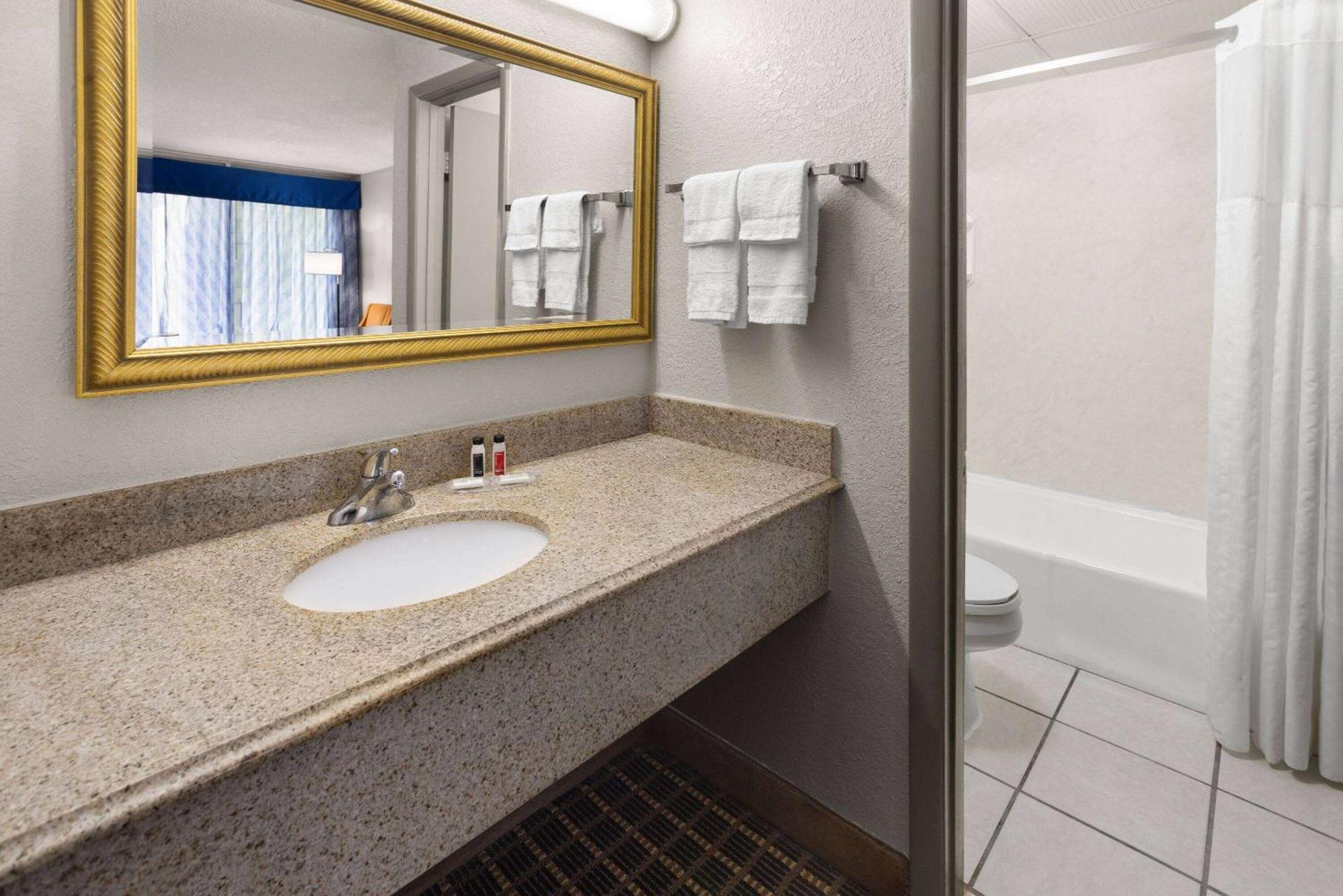Days Inn By Wyndham Waycross Exterior foto